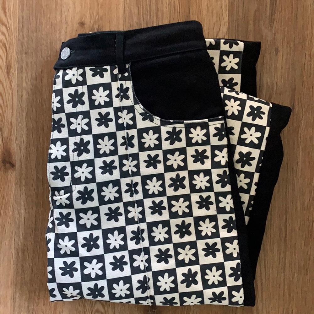 Lisa Says Gah Black and White Daisy KJP Pants - 30
